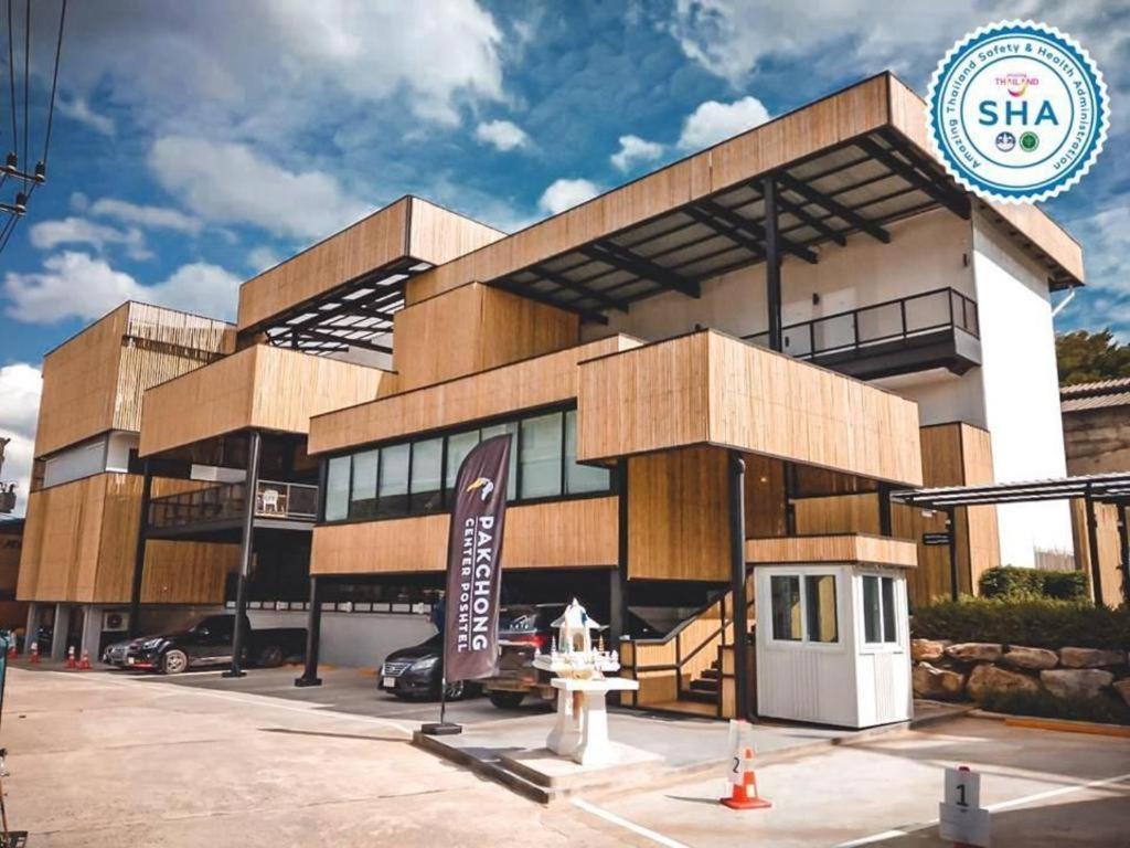 Pakchong Center Poshtel Hotel Luaran gambar